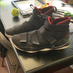 Lebrun Soldier Basketball Shoes